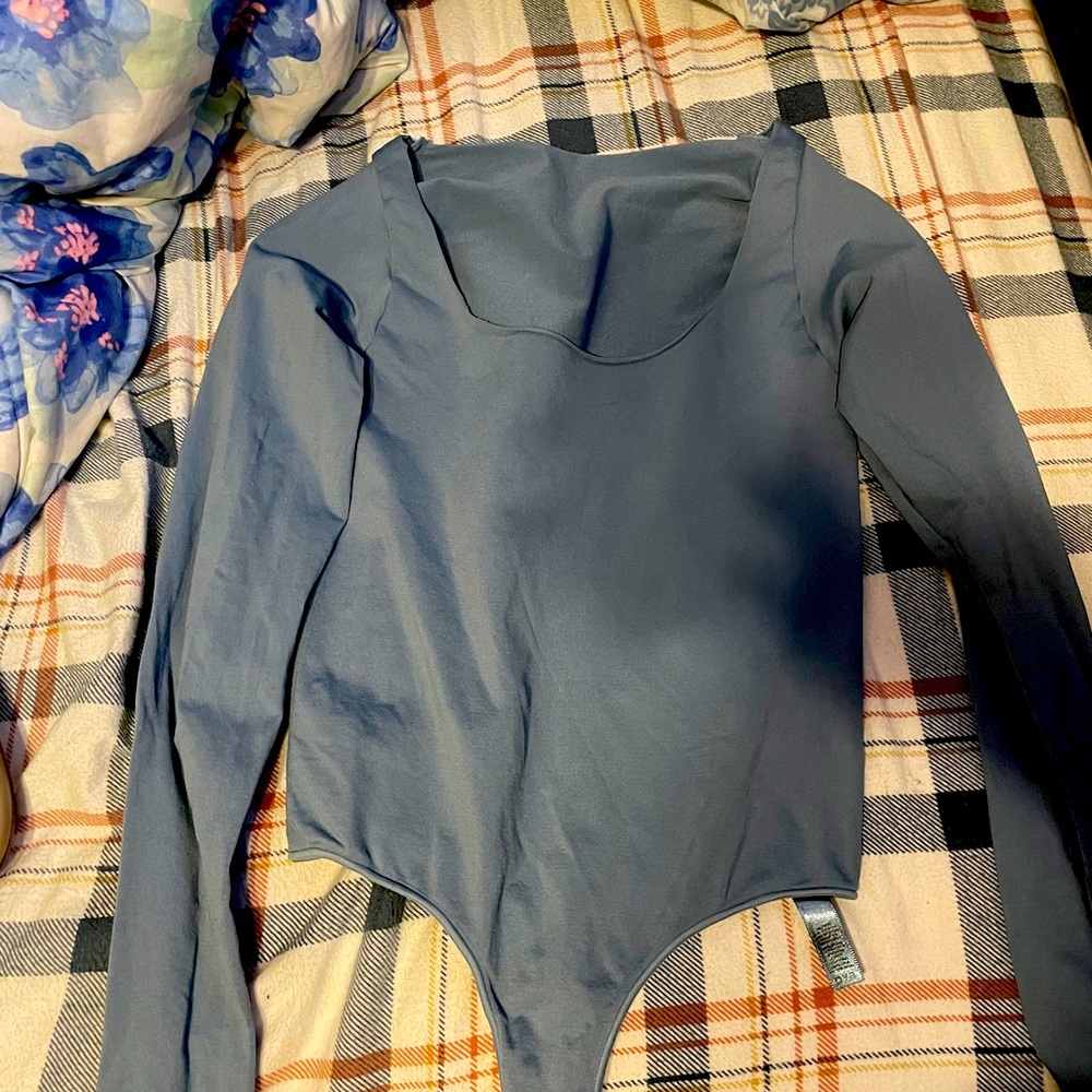 Skims Long Sleeve Scoop Neck Body Suit